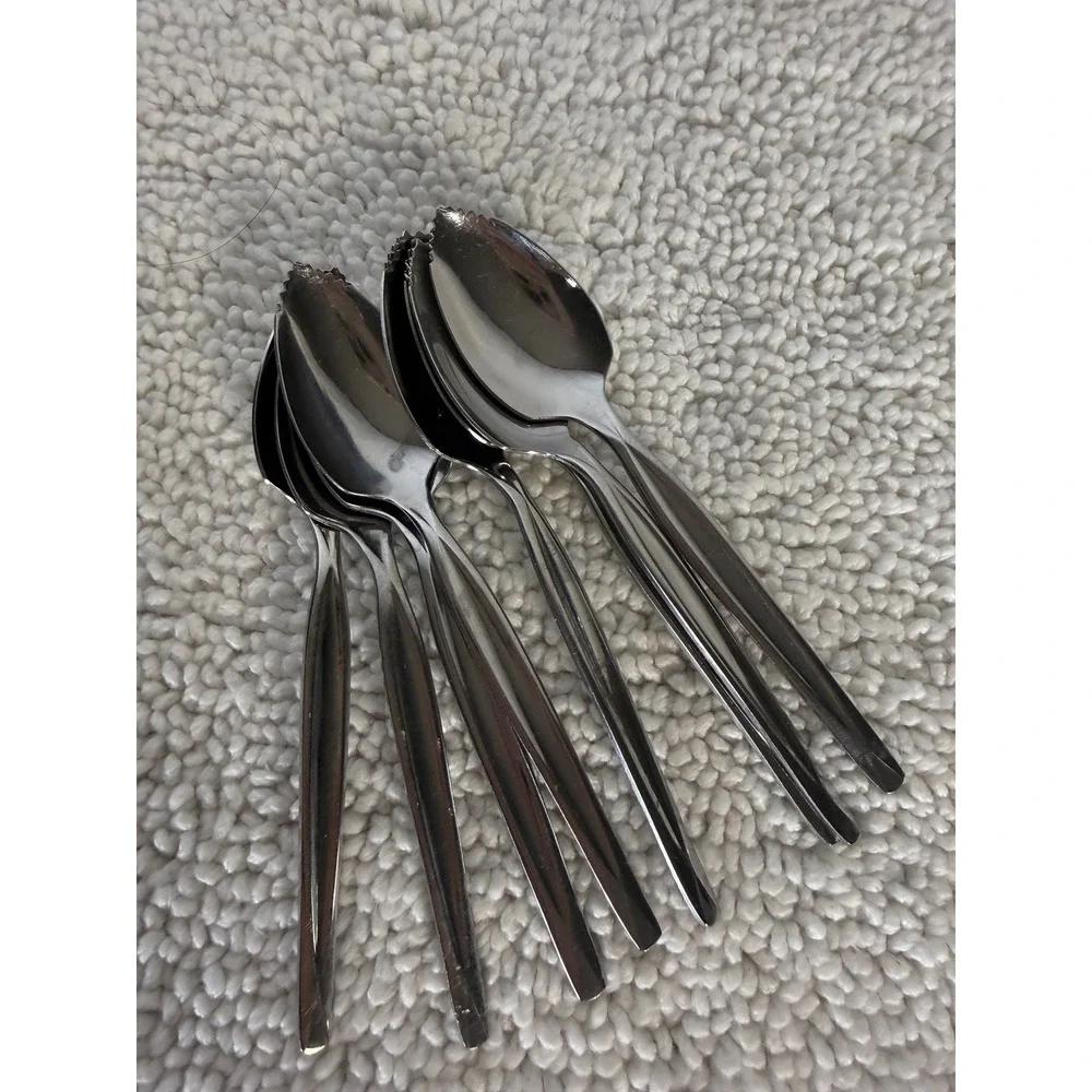 WM Rogers Mfg Co Stainless USA Grapefruit Spoons Set of‎ 8 Serrated Edge